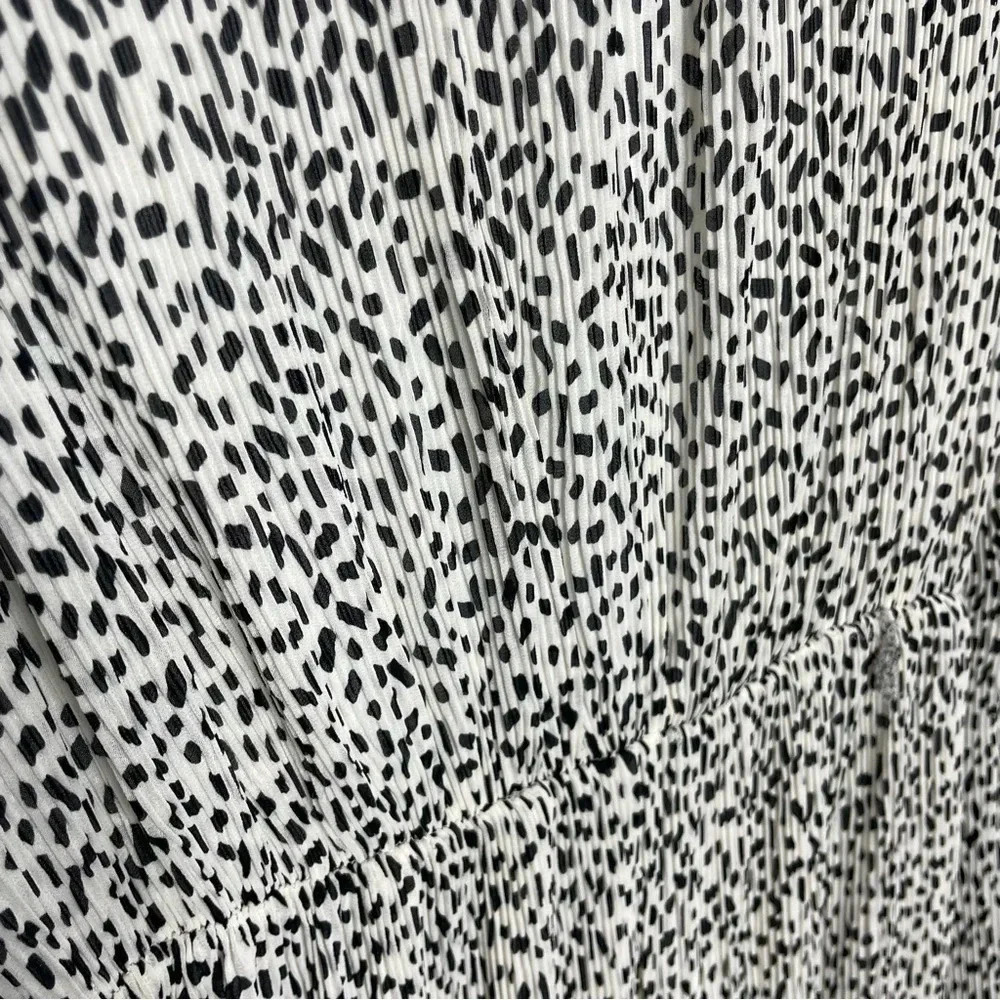Lulu’s White Black Speckled Plunge Neck Wide Leg Jumpsuit - Picture 10 of 11